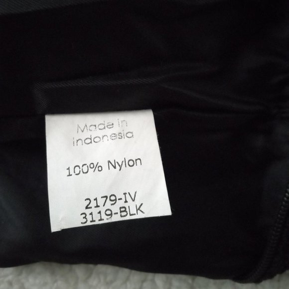 The Sak Crochet Black Purse - Picture 5 of 7